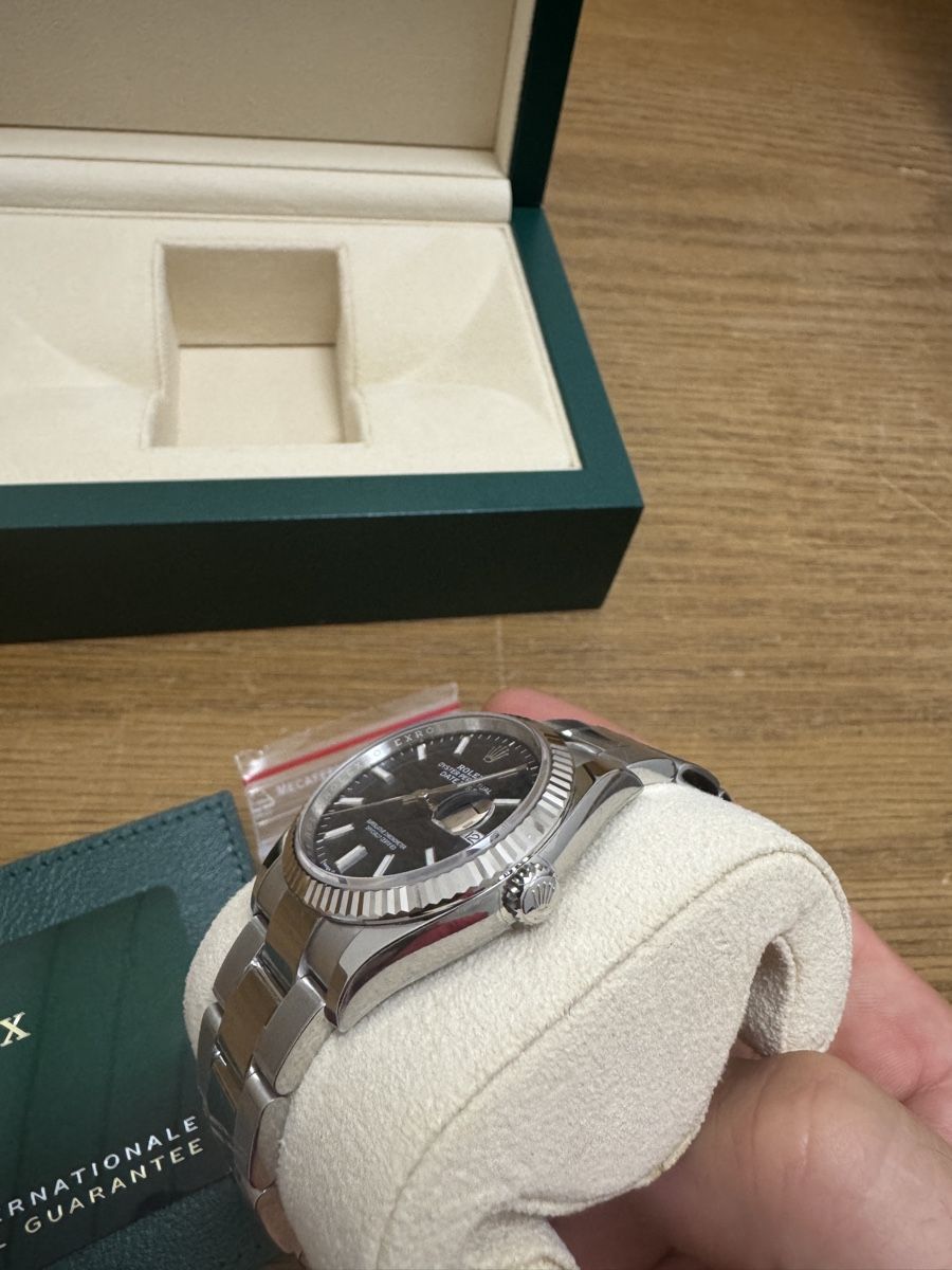 Rolex Datejust 36 126234 avec cadran bleu cannelé et bracelet Oyster
