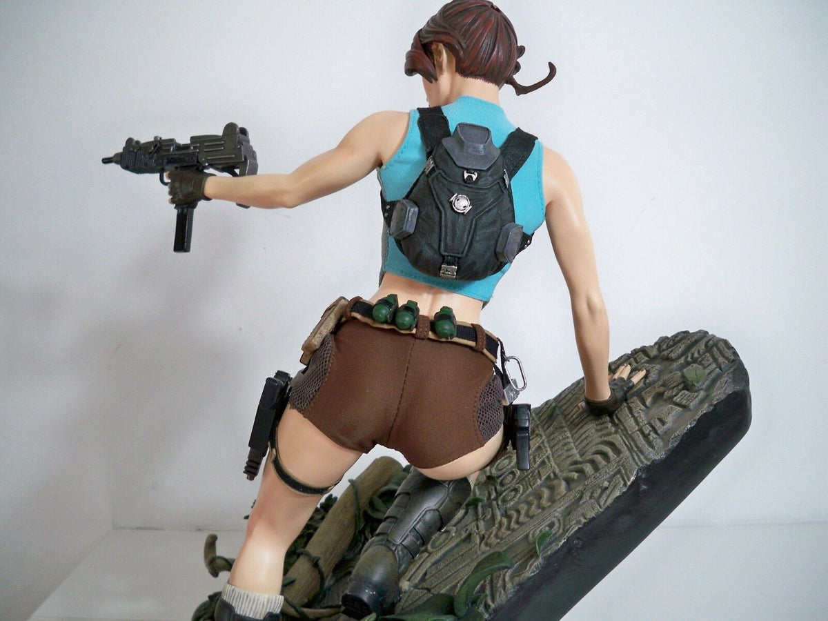 Statuette lara croft