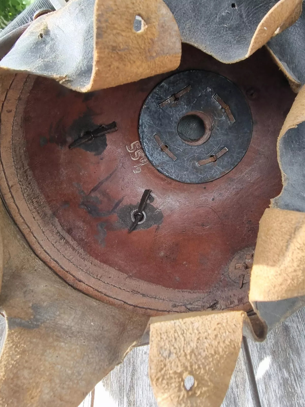 Casque à pointe modèle 1915 en cuir et métal gris