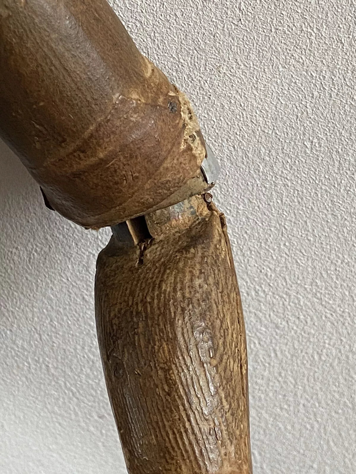 Ancien mannequin d’artiste en bois articulé