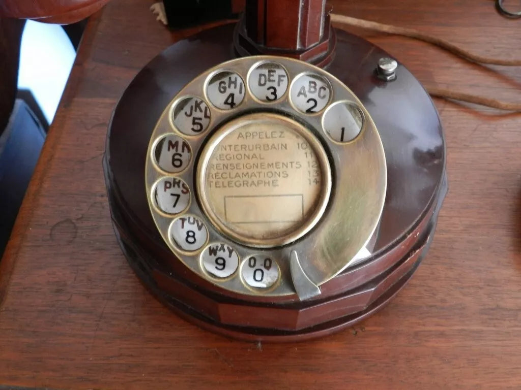 Téléphone antique de jacqueson