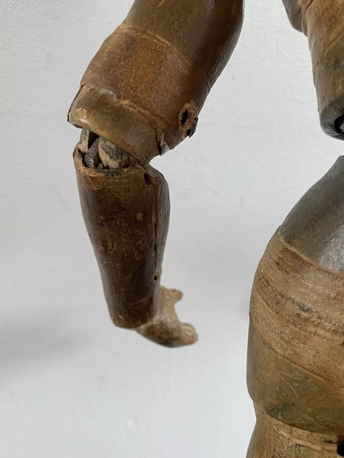 Ancien mannequin d’artiste en bois articulé