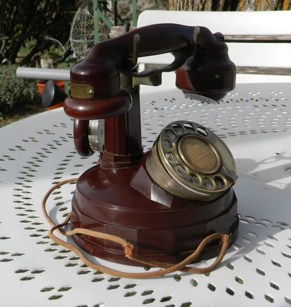 Téléphone antique de jacqueson