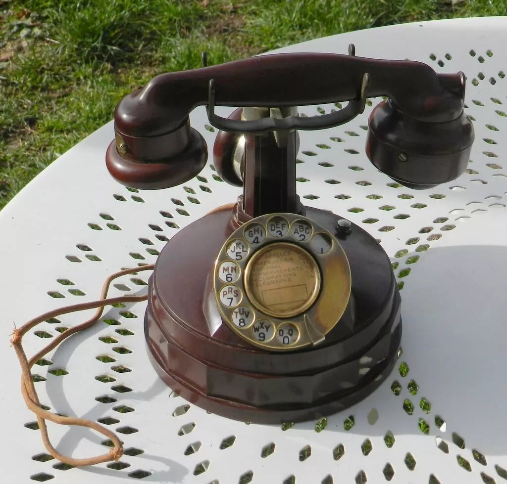 Téléphone antique de jacqueson