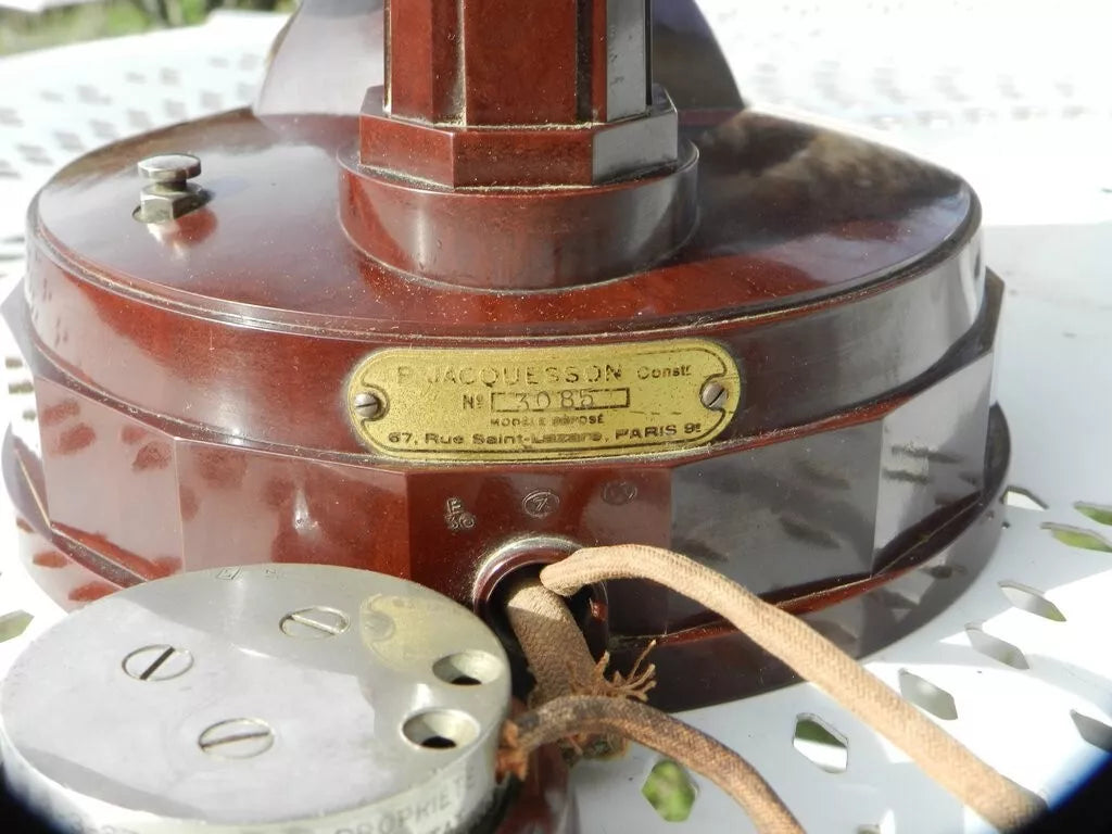 Téléphone antique de jacqueson
