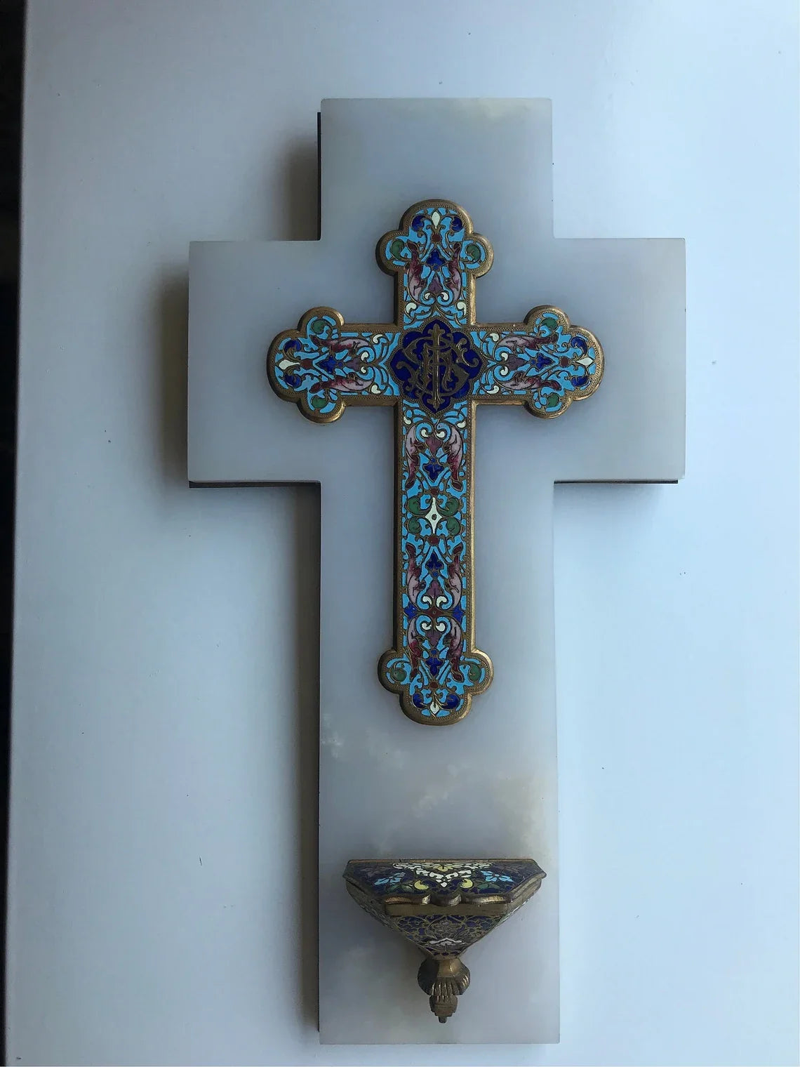 Grande croix en albâtre, bronze marbré avec bénitier, 1850