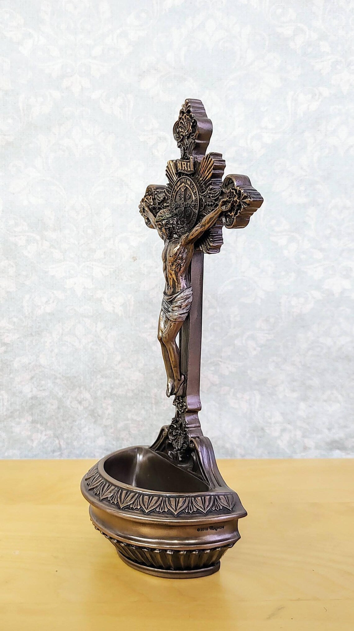 bénitier avec crucifix - Décoration d'autel catholique, support d'eau bénite mural ou de table, cadeau religieux