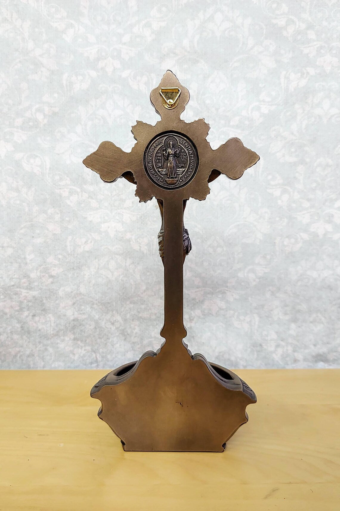 bénitier avec crucifix - Décoration d'autel catholique, support d'eau bénite mural ou de table, cadeau religieux