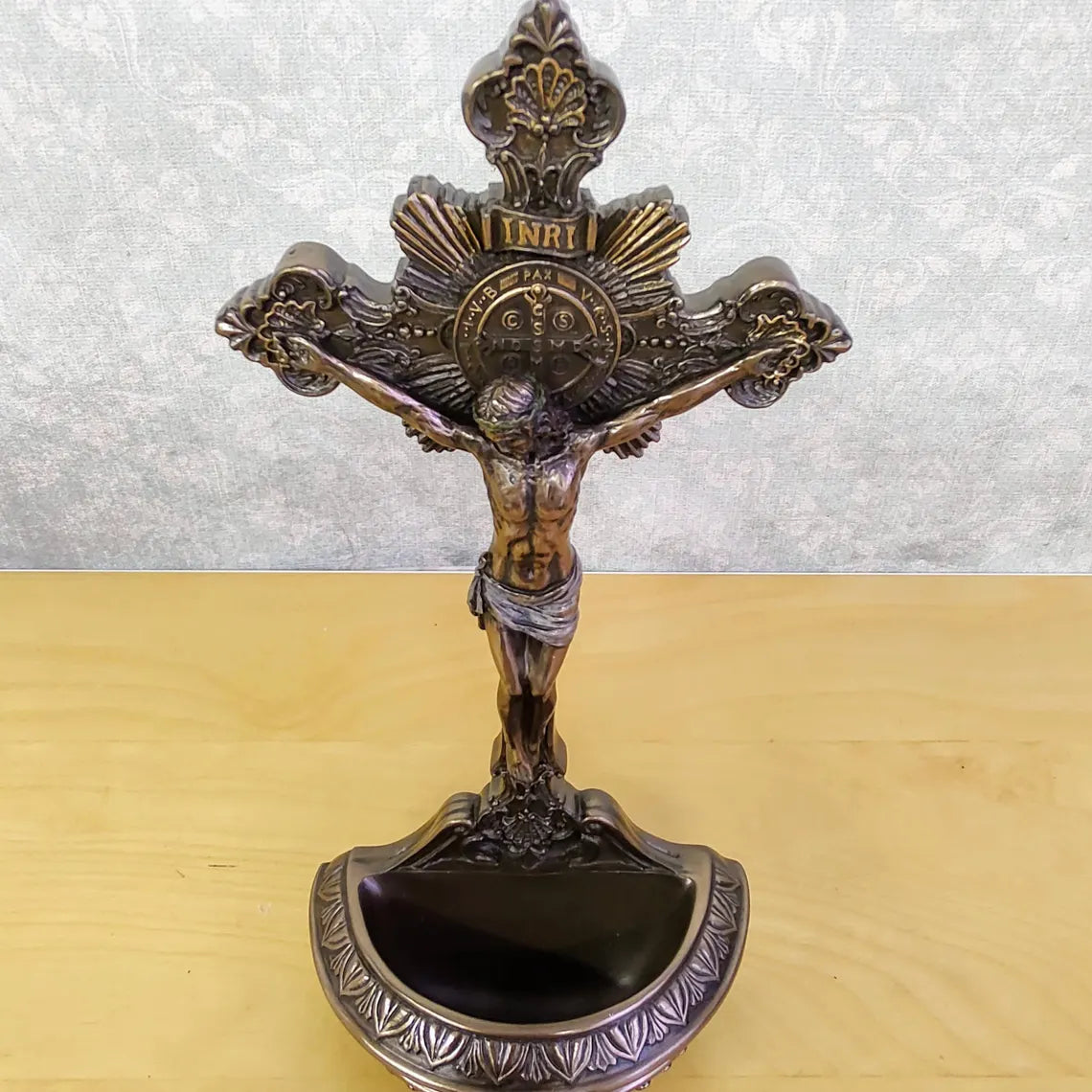 bénitier avec crucifix - Décoration d'autel catholique, support d'eau bénite mural ou de table, cadeau religieux