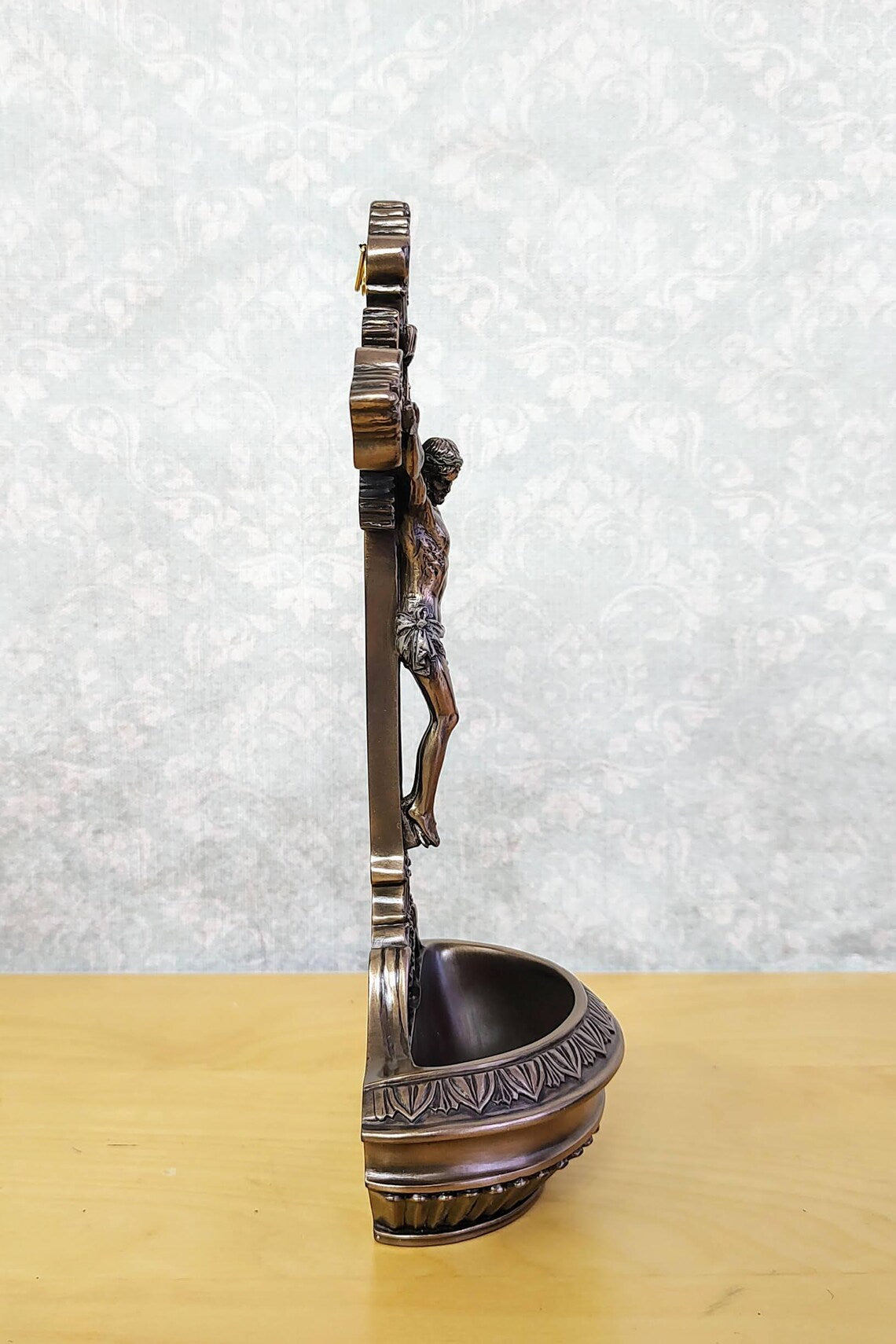 bénitier avec crucifix - Décoration d'autel catholique, support d'eau bénite mural ou de table, cadeau religieux