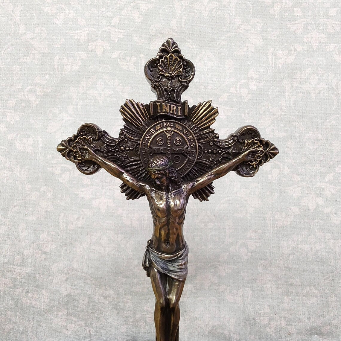 bénitier avec crucifix - Décoration d'autel catholique, support d'eau bénite mural ou de table, cadeau religieux