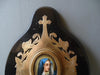 Grand bénitier ancien en bronze marbré avec médaillon en porcelaine vierge peinte à la main, bénitier émaillé.