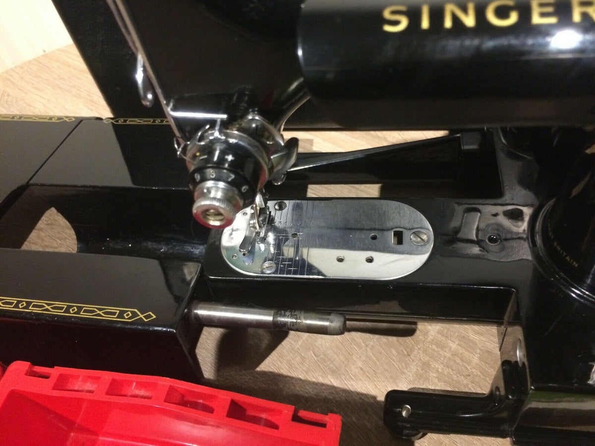 Machine à coudre singer 222K
