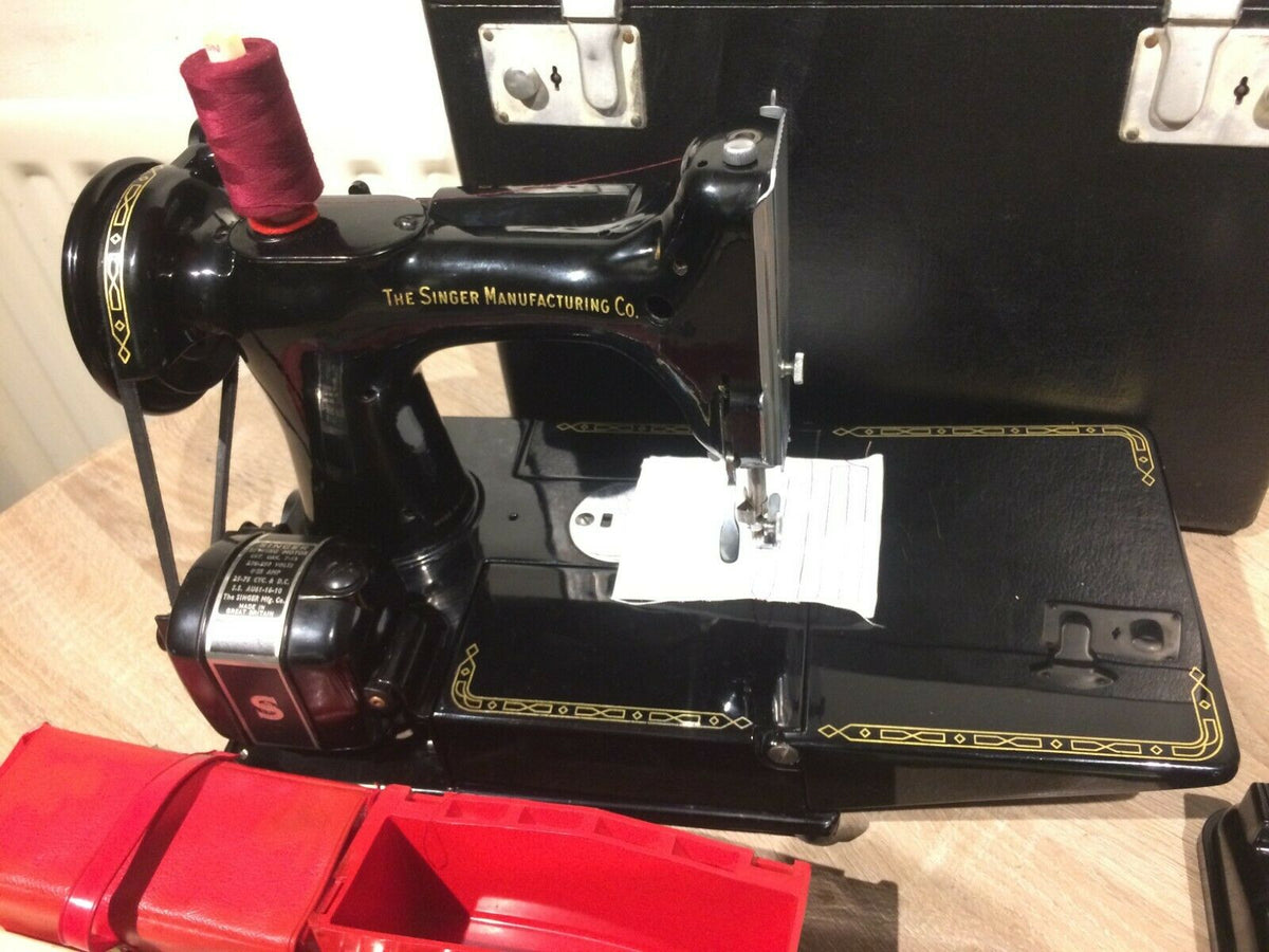 Machine à coudre singer 222K