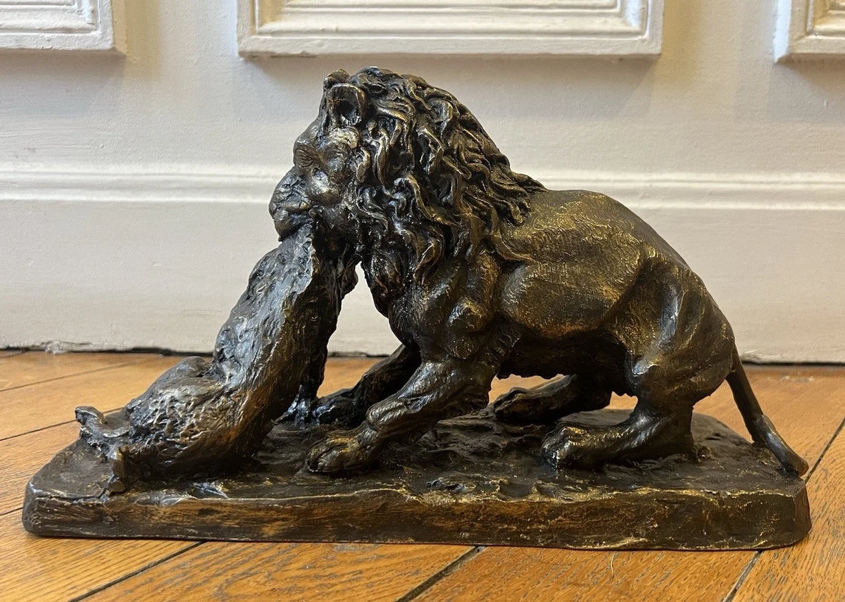 Bronze XIXe signé Fratin – Lion terrassant un sanglier – Sculpture animalière