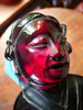 Statue ancienne en bakélite rouge cerise datant du début à milieu du XXe siècle