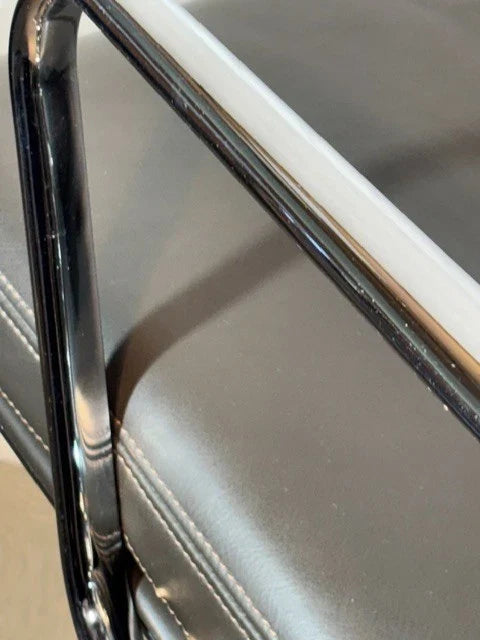 chaise Alu-Chair d'origine, modèle EA 219 Softpad, en cuir marron avec accoudoirs, Vitra.