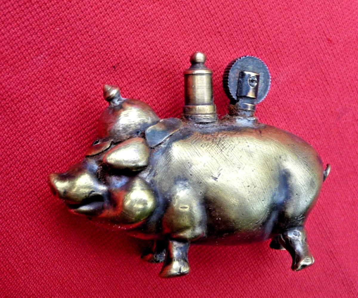Beau briquet de poilu forme cochon