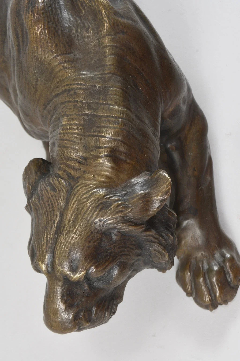 Statuette en bronze tigre rampant