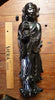 Statue ancienne en bakélite rouge cerise datant du début à milieu du XXe siècle