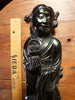 Statue ancienne en bakélite rouge cerise datant du début à milieu du XXe siècle
