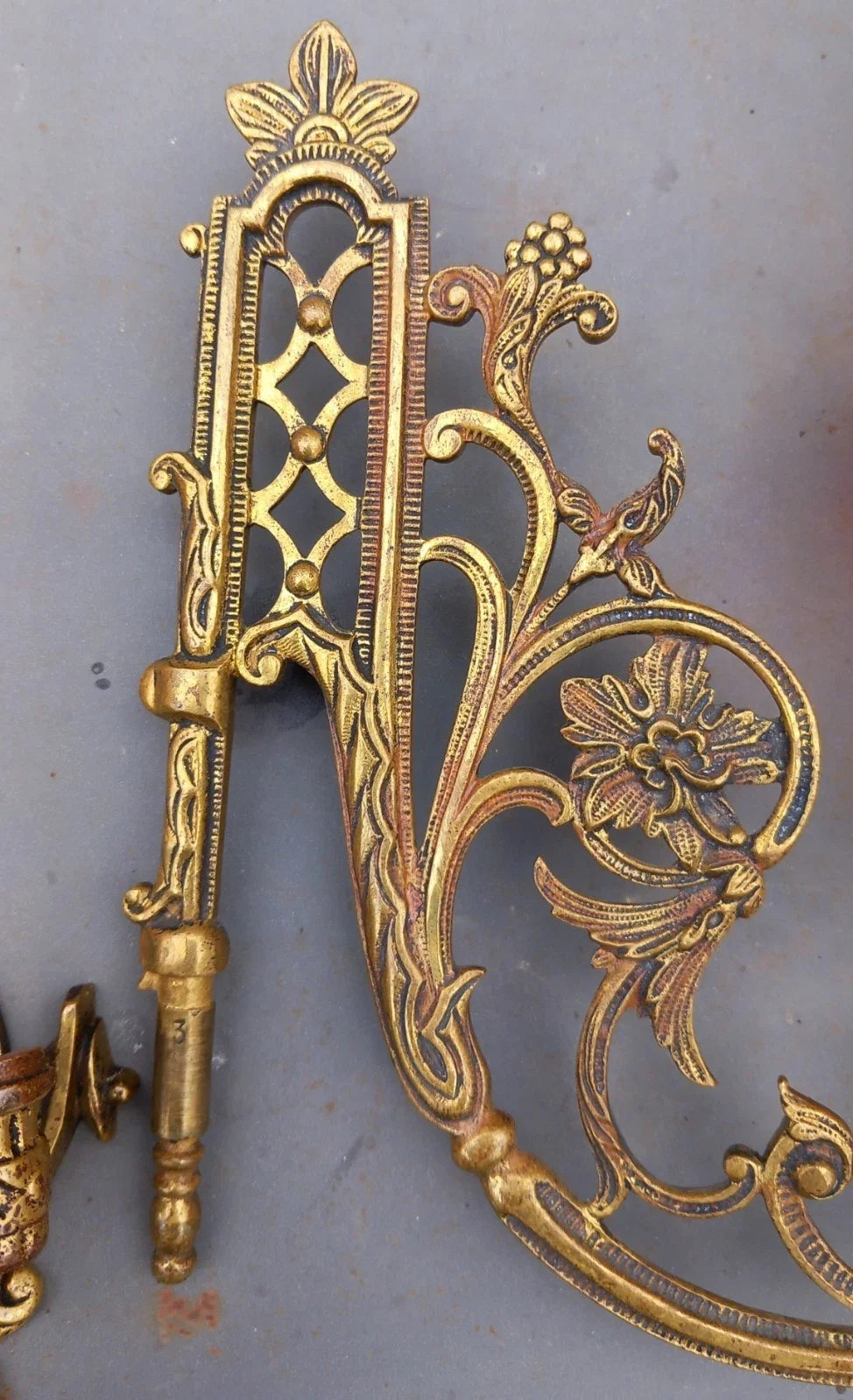 Magnifique paire de lampes , 2 x 2 toupies de piano a petrole tube verre émaillé