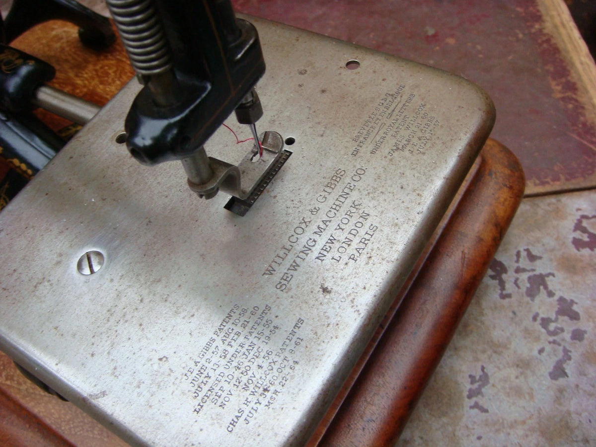 Machine à coudre ancienne et vintage Wilcox & Gibbs