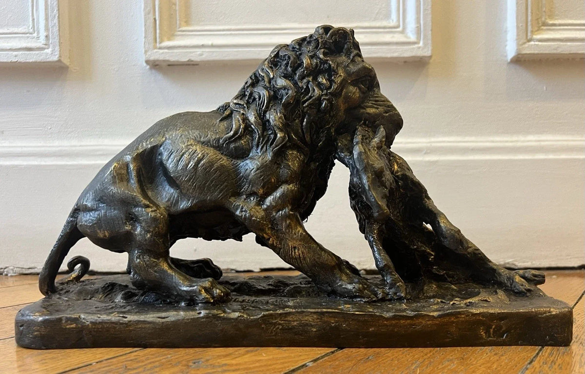 Bronze XIXe signé Fratin – Lion terrassant un sanglier – Sculpture animalière