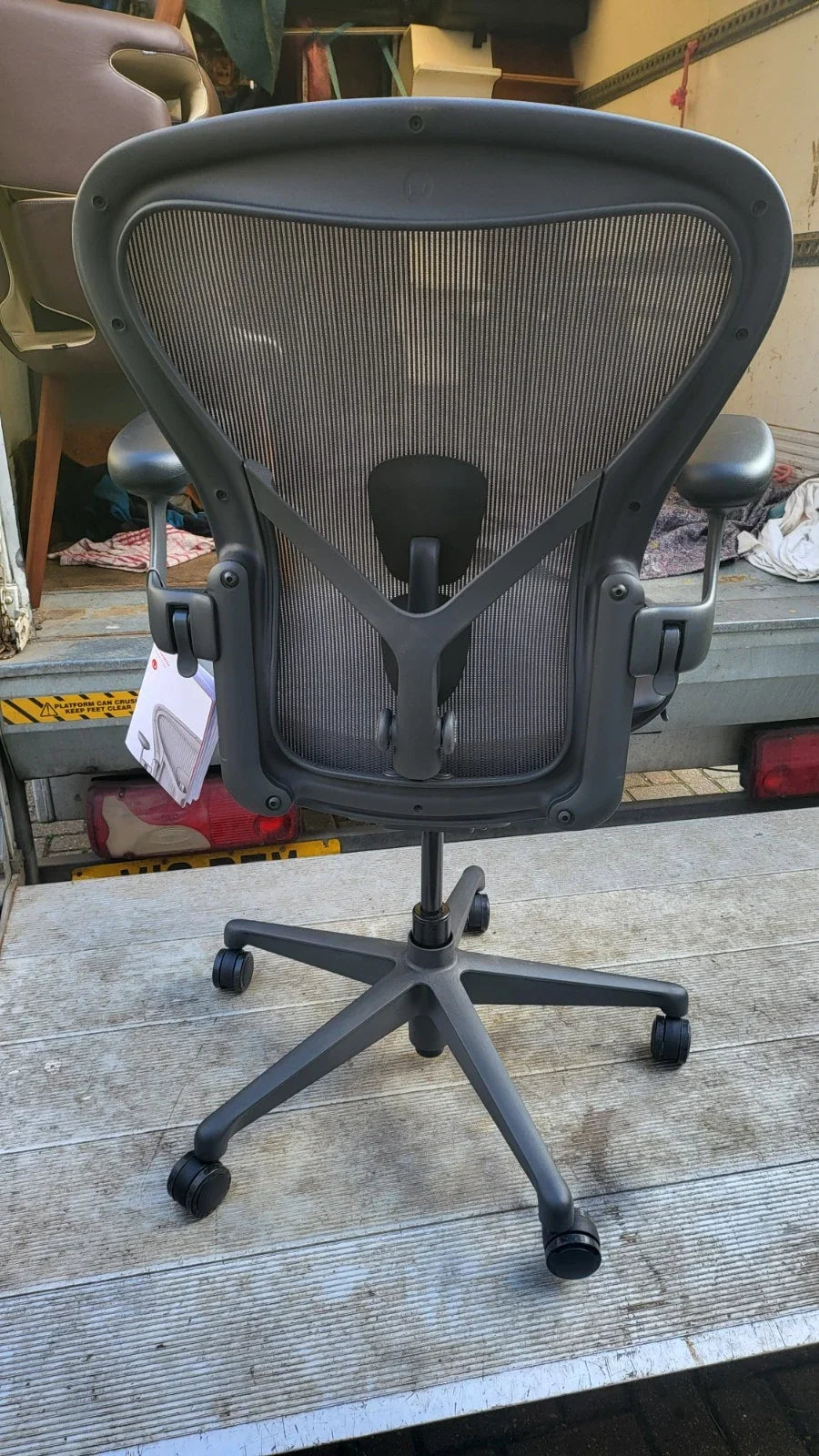 Chaise Herman Miller Aeron remasterisée taille B en graphite