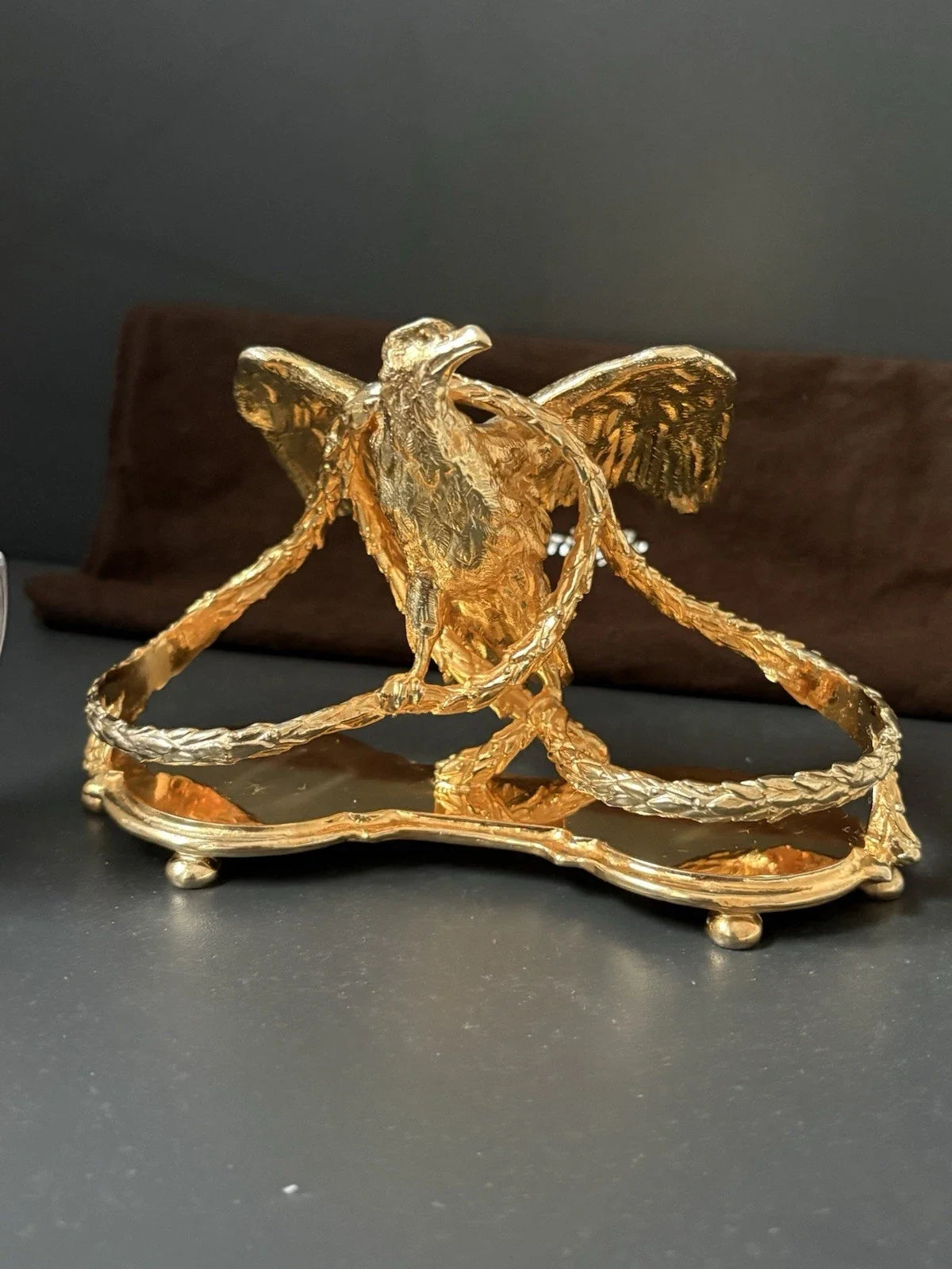 Saleron en métal doré à l’or 24 carats par maison christofle aigle