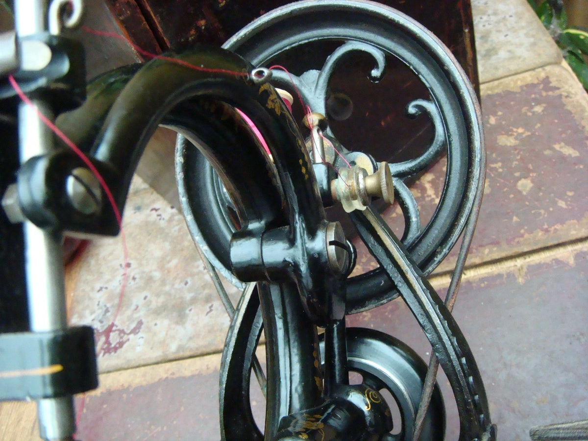 Machine à coudre ancienne et vintage Wilcox & Gibbs