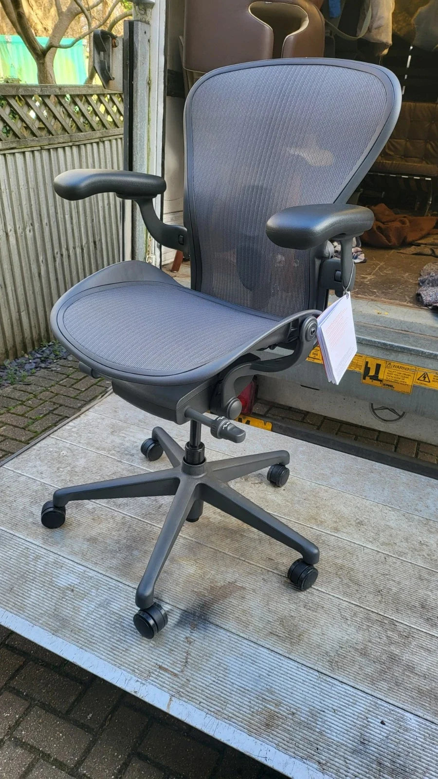 Chaise Herman Miller Aeron remasterisée taille B en graphite