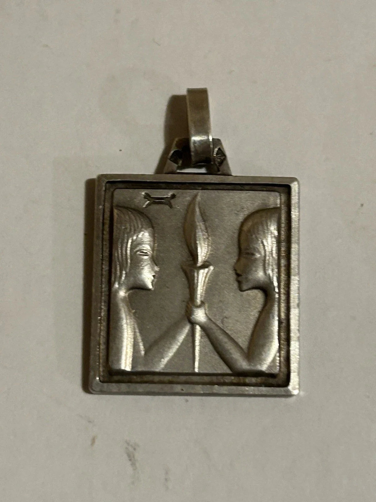 Lots de bijoux anciens en or 18 k et argent massif