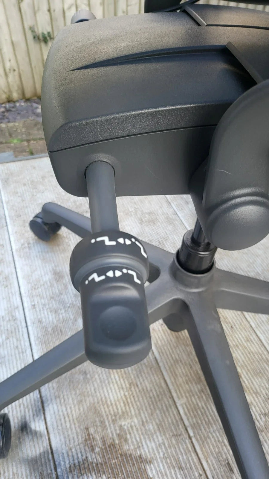 Chaise Herman Miller Aeron remasterisée taille B en graphite