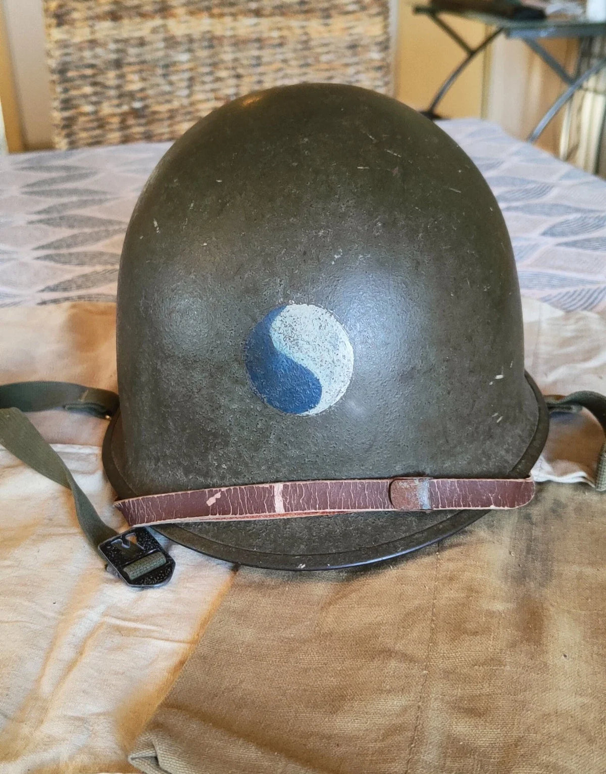 Casque US M1 WW2 29th Infantry Division D-Day Omaha Beach WW2 Normandie Insigne