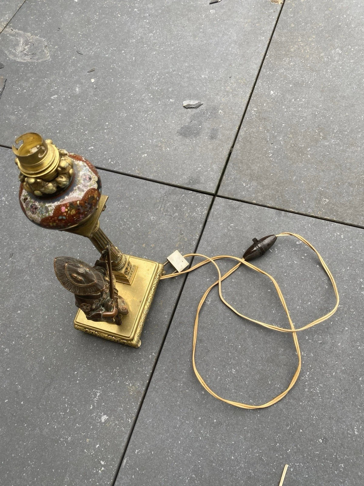 Lampe ancienne en bronze