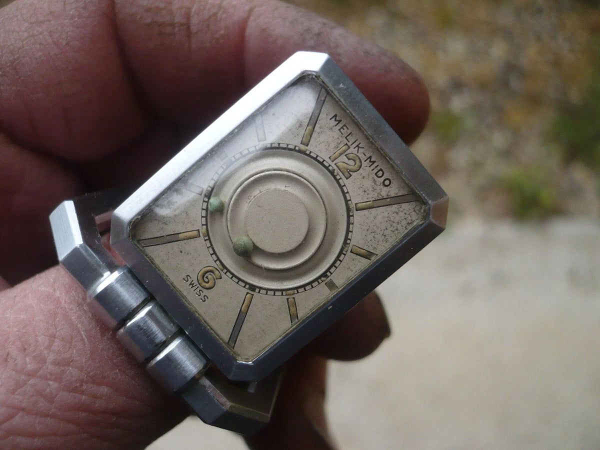Montre Mystérieuse ancienne mécanique MELIK-MIDO