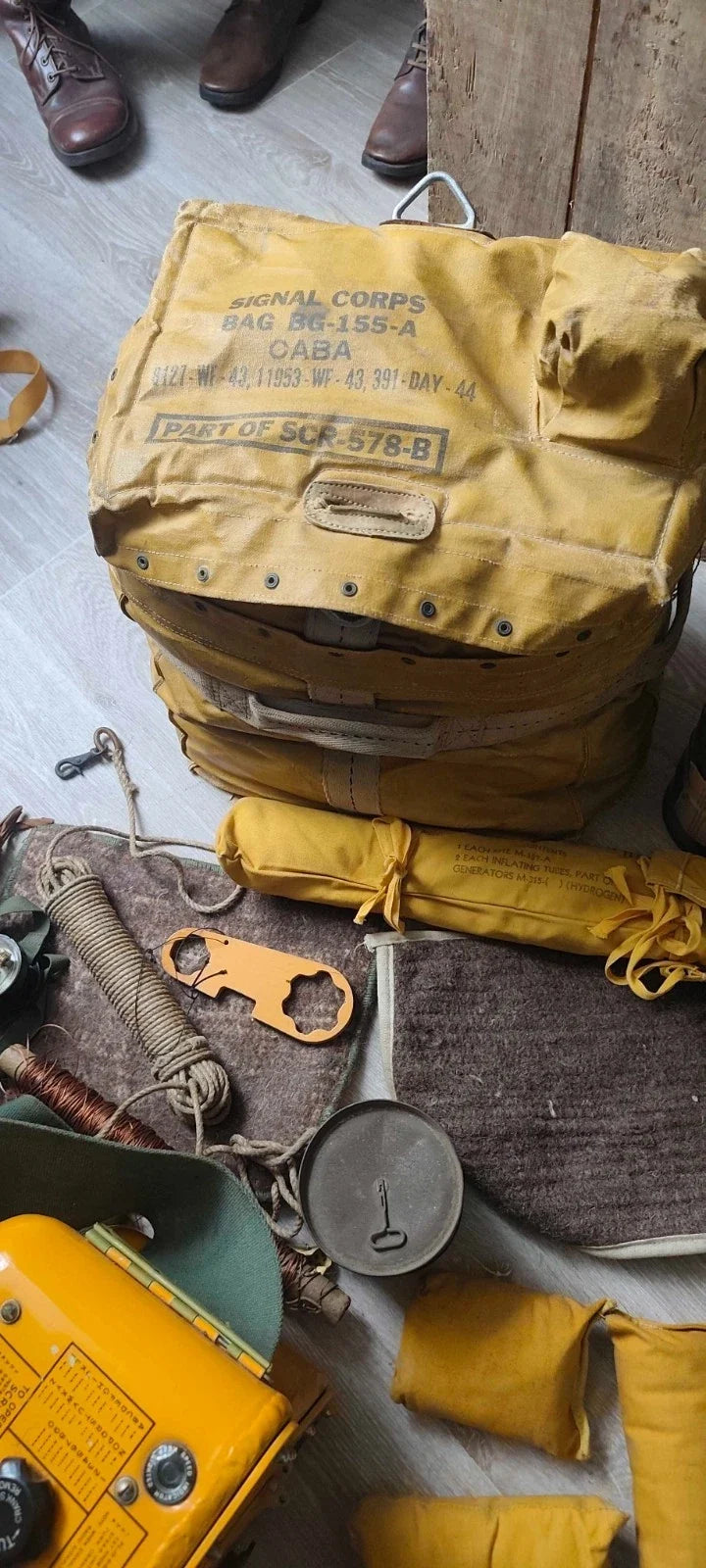 RADIO DE SURVIE GIBSON GIRL USAAF  US – WW2 – DATÉE 1943 – COMPLÈTE