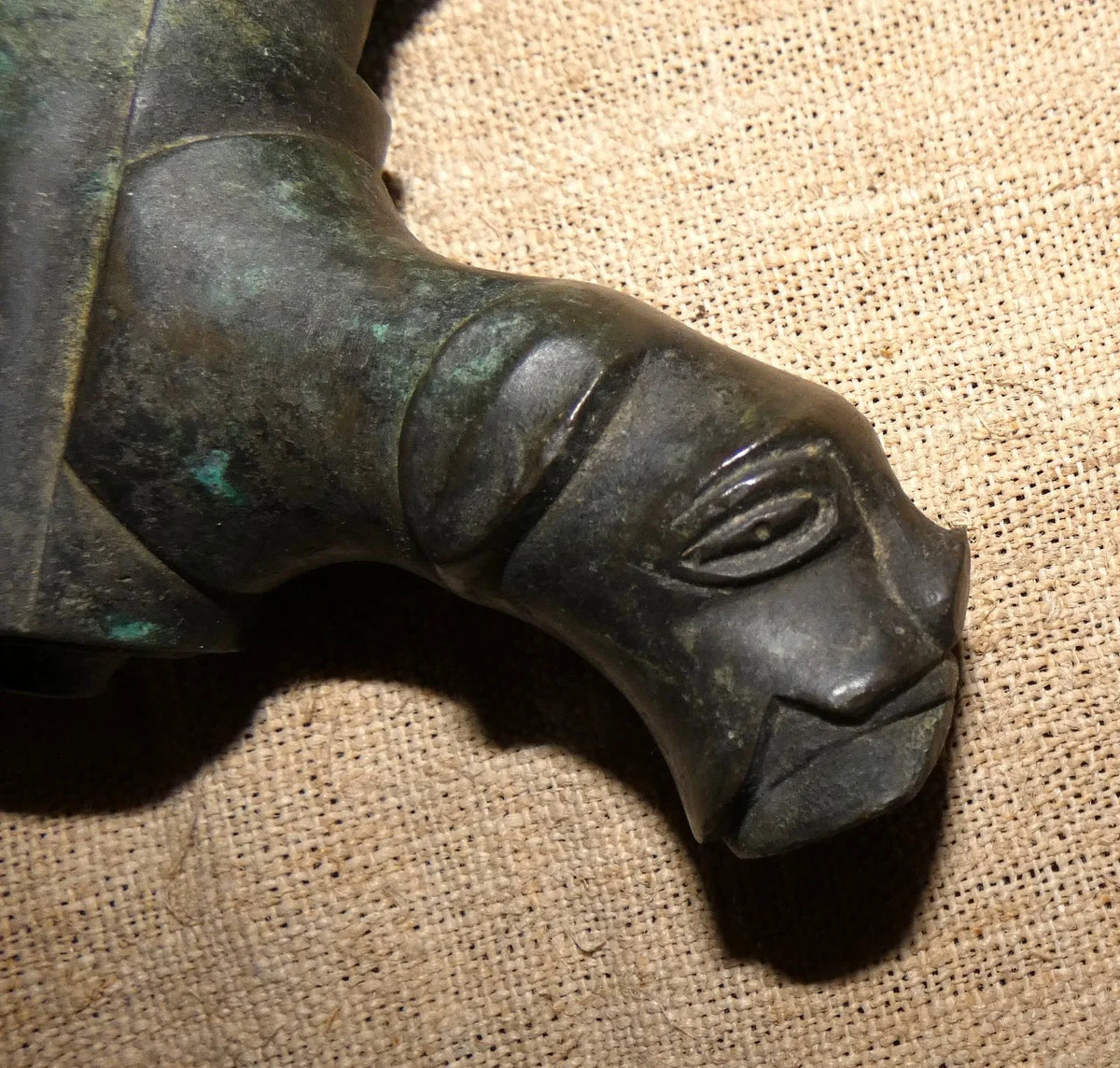 ancien robinet zoomorphe en bronze