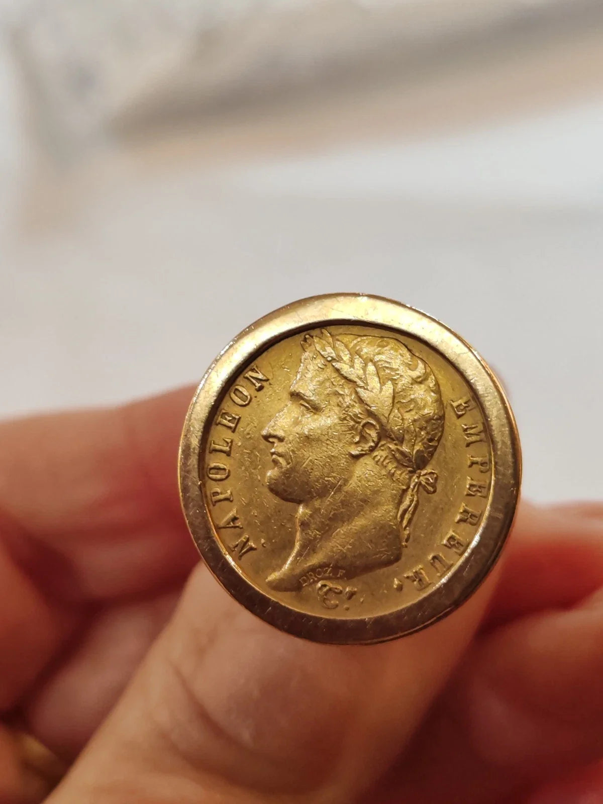 Bague ancienne en or jaune 18 carats avec un Napoléon