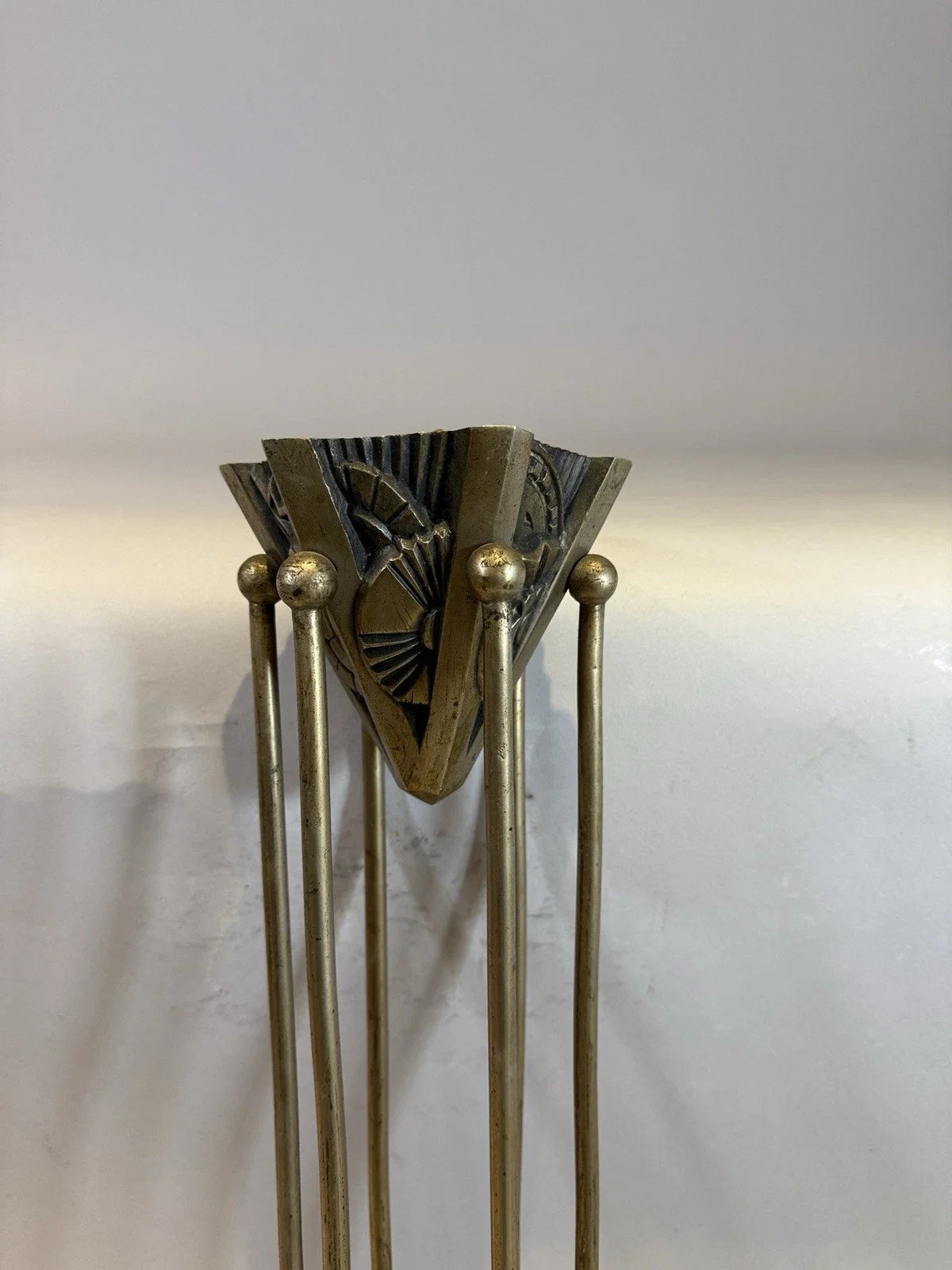 Lustre en bronze nickelé , travail français des années 1930.