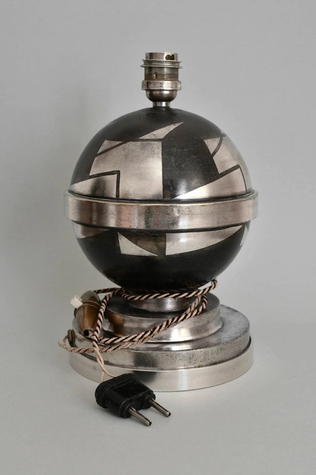 Lampe de table Art Déco en dinanderie, vers 1920-1930