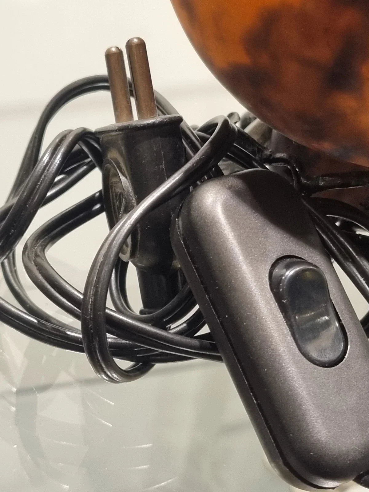 Lampe veilleuse en fer forgé et pâte de verre signé degué