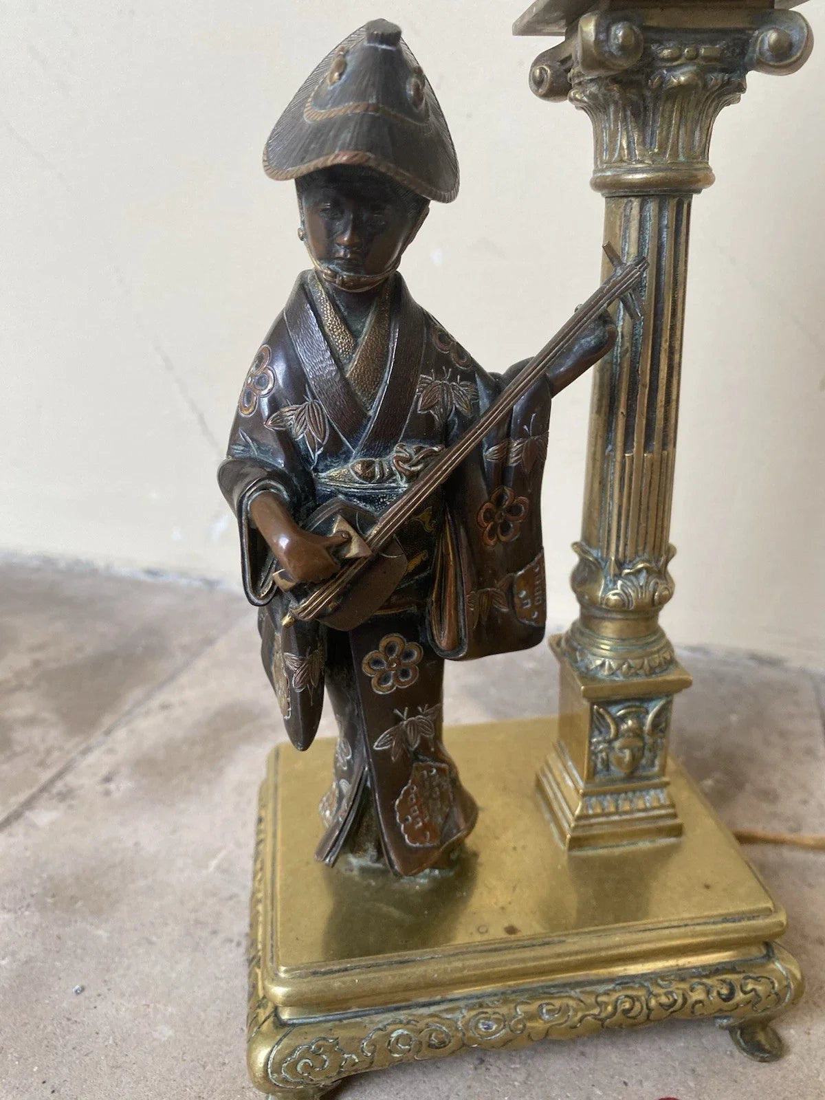 Lampe ancienne en bronze