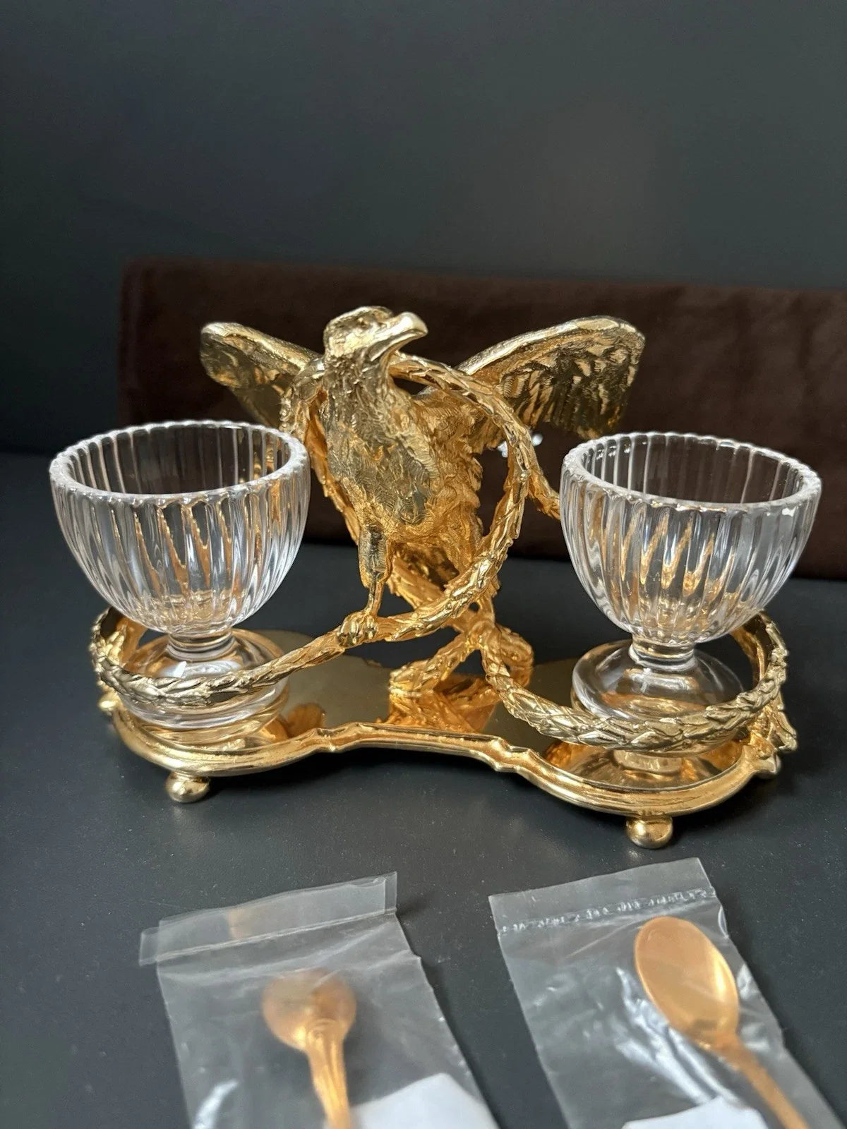 Saleron en métal doré à l’or 24 carats par maison christofle aigle