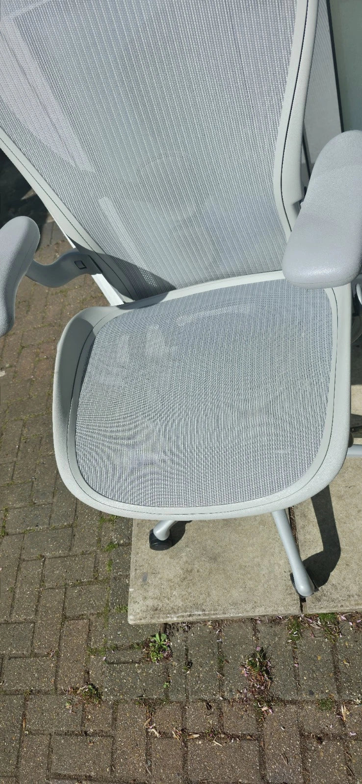 Herman Miller Aeron remasterisé taille C en parfait état gris minéral