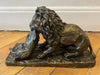 Bronze XIXe signé Fratin – Lion terrassant un sanglier – Sculpture animalière