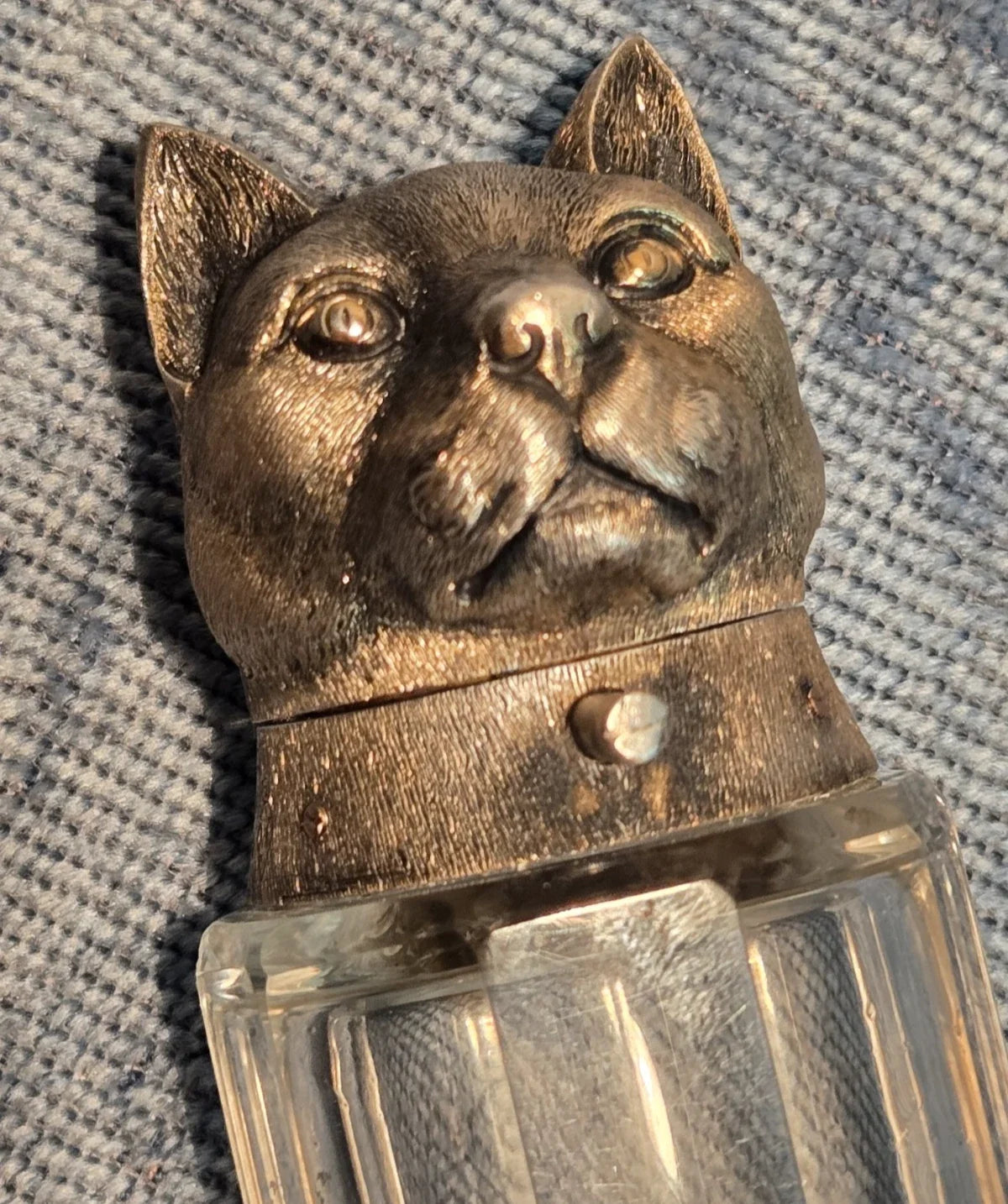 Beau flacon double ancien à parfum et sels en cristal taillé