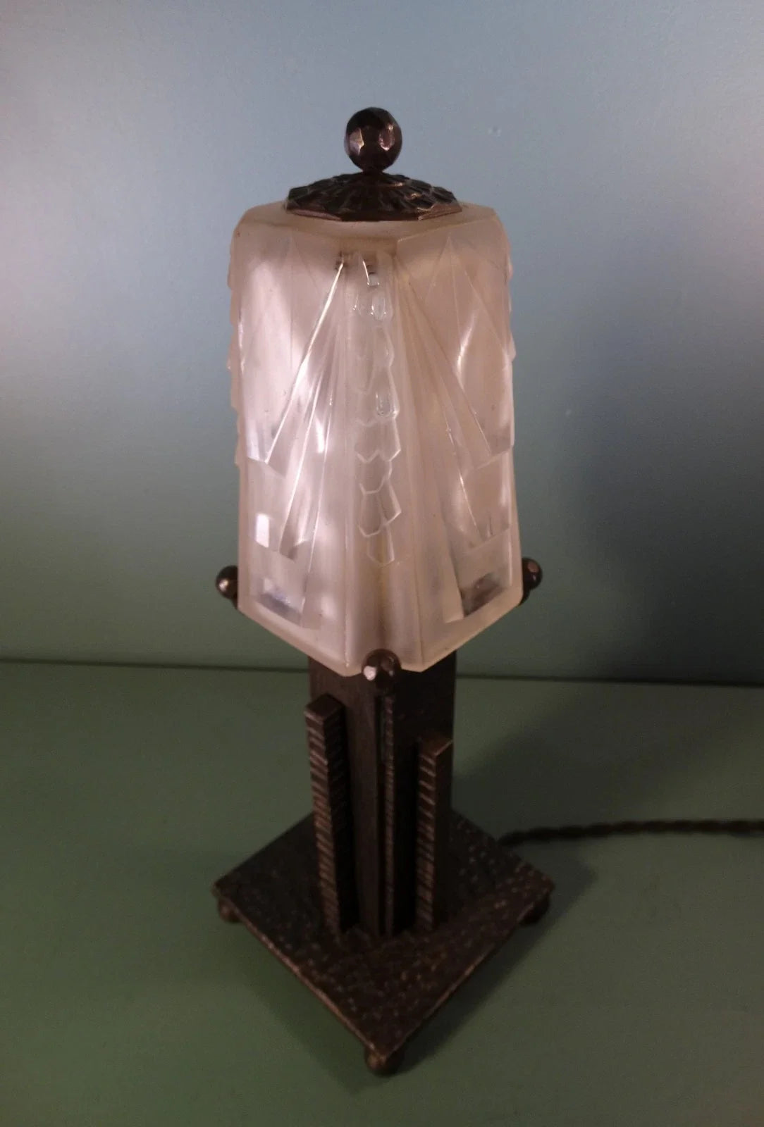 Lampe art deco, skyscraper, building. Fer forgé, muller lunéville.