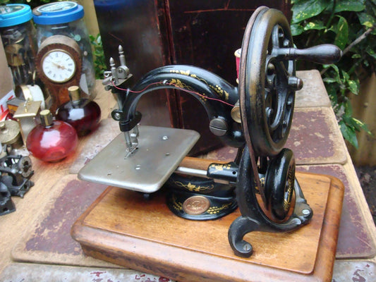 Machine à coudre ancienne et vintage Wilcox & Gibbs